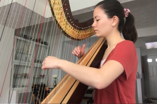 Kai-Lan Olson playing a harp